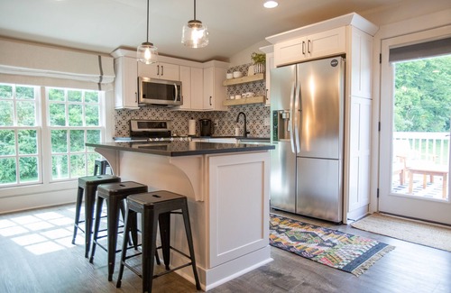 Franklin Apartment | The best of Franklin! Beautiful listing on private acreage & minutes to downtown