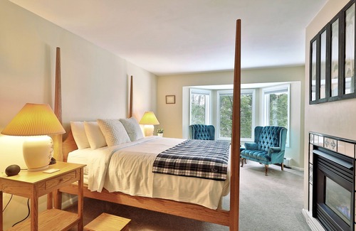 Killington Cabin | The Birch Ridge: 3 Guest Rooms W/Ensuite Baths, Fireplaces, Jacuzzi Tubs, Hot Tub & More! Block C 3 Bedroom Home
