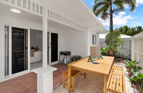 Palm Cove Villa | The Bird House - Poolside Haven a Stroll from Beach