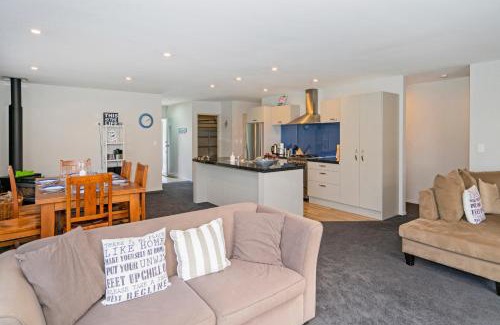 Whangamata House | The Blue Rendevous - Whangamata Holiday Home