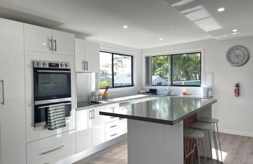 St. Georges Basin House | The Branch by the Basin Family Escape