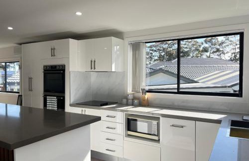 St. Georges Basin House | The Branch by the Basin Family Escape