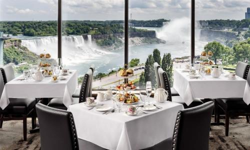 Niagara Falls Resort | The Brock Niagara Falls Fallsview, Tapestry by Hilton