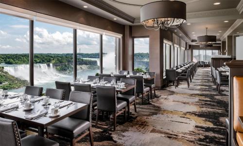 Niagara Falls Resort | The Brock Niagara Falls Fallsview, Tapestry by Hilton