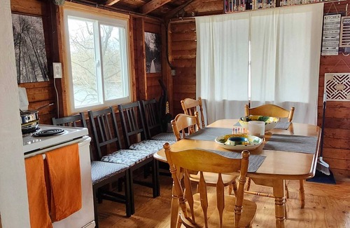Frontenac Cottage | The Bunkie on Dog Lake, Rideau Canal.