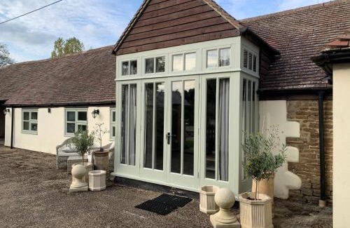 Frilford Bed & Breakfast | The Byre, at Cradle Barn offering a king suite