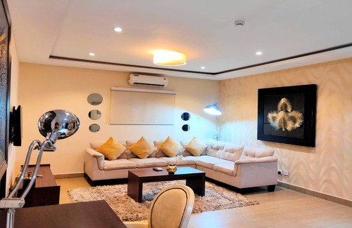 Accra Hotel | The Cabin Hotel