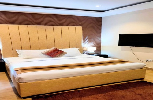 Accra Hotel | The Cabin Hotel