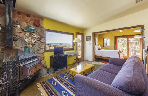 Joshua Tree House | The Cabin Under the Stars - Hot Tub, BBQ and a Firepit cabin