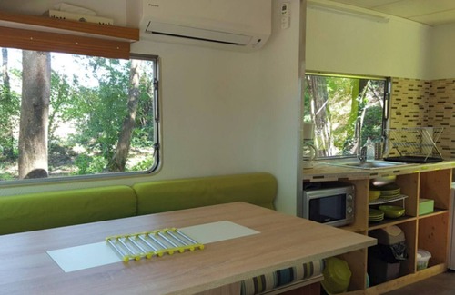 Chateauneuf-sur-Isere House | The caravan and its drop of WATER