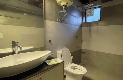 Dharampur Hotel | The Castle Villa Hill View kasauli