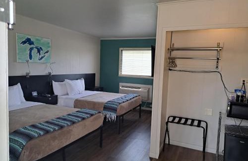 Bay View Hotel | The Cedar Motel