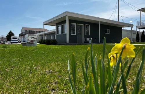 Bay View Hotel | The Cedar Motel