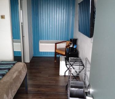 Bay View Hotel | The Cedar Motel