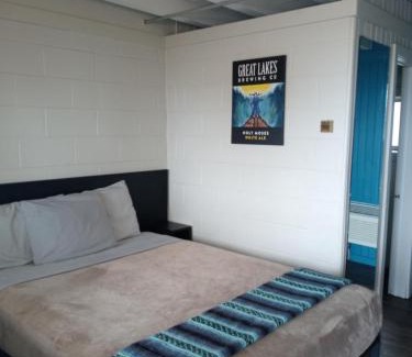 Bay View Hotel | The Cedar Motel