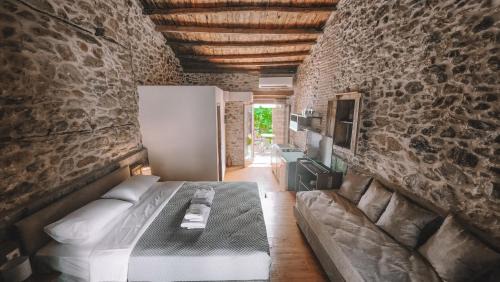 Spata-Artemida Apartment | The Cellar Studios - by Avelink