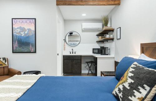 Three Rivers House | The Charlotte Sequoia Motel R2