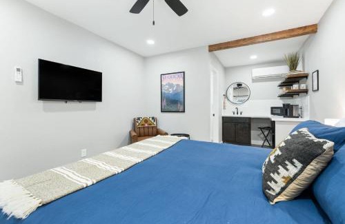 Three Rivers House | The Charlotte Sequoia Motel R2