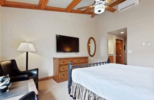 Beaver Creek Hotel | The Charter at Beaver Creek F425