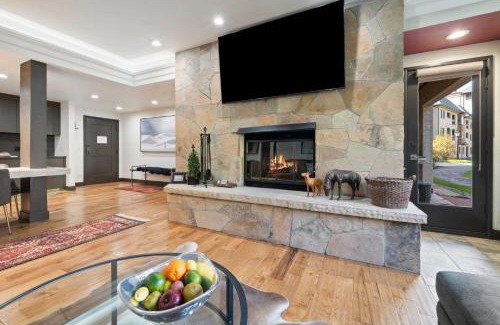 Beaver Creek Apartment | The Charter at Beaver Creek B110