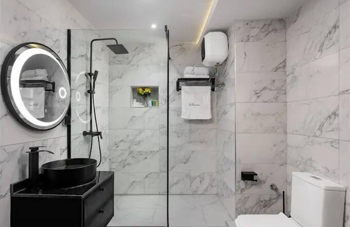 Lekki Phase 1 Hotel | the chrome