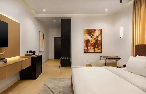 Lekki Phase 1 Hotel | the chrome