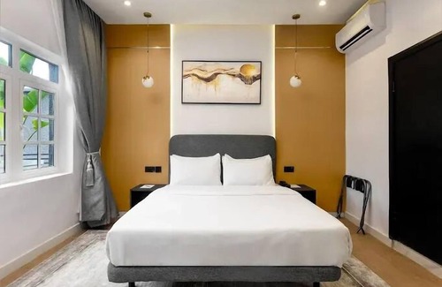 Lekki Phase 1 Hotel | the chrome