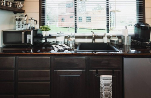 Waco Apartment | The Classic Tiny Cargohome 12 min to Magnolia Silos Baylor