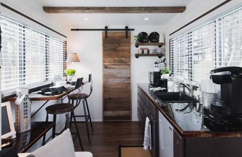 Waco Apartment | The Classic Tiny Cargohome 12 min to Magnolia Silos Baylor