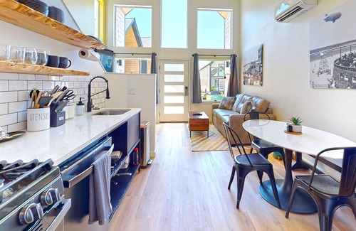 Seaside Apartment | The Commons - Urban Coastal Lodging