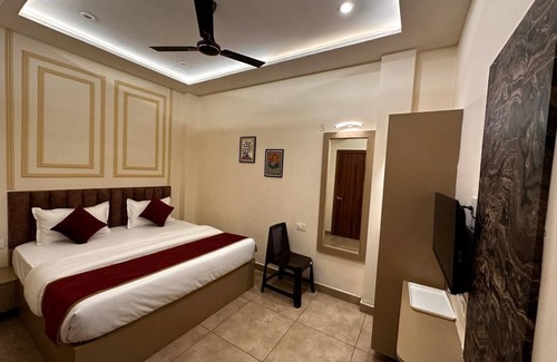 Varanasi Hotel | The Commune ISKCON