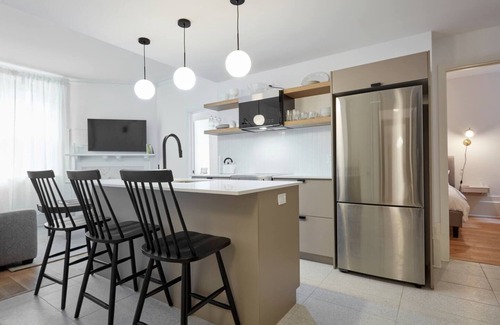 Downtown Montreal Apartment | The Copenhagen - 3 bedrooms, 1.5 baths Apartment in Downtown Montreal + Parking