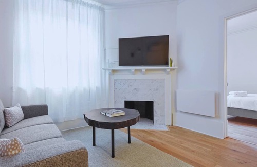 Downtown Montreal Apartment | The Copenhagen - 3 bedrooms, 1.5 baths Apartment in Downtown Montreal + Parking
