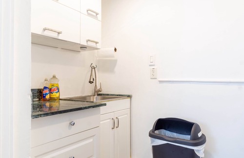 Biscayne Park Apartment | The Cozy Corner Studio in Quiet, Vibrant Biscayne Park with AC, WiFi