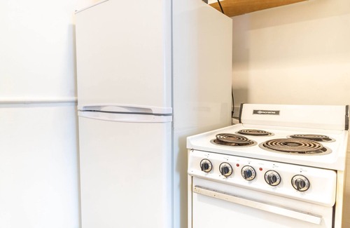 Biscayne Park Apartment | The Cozy Corner Studio in Quiet, Vibrant Biscayne Park with AC, WiFi