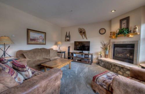 Warrior's Mark House | The Cozy Corral Private Hot Tub Walk to Town