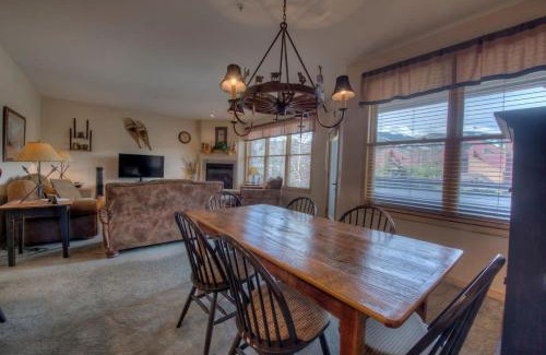 Warrior's Mark House | The Cozy Corral Private Hot Tub Walk to Town