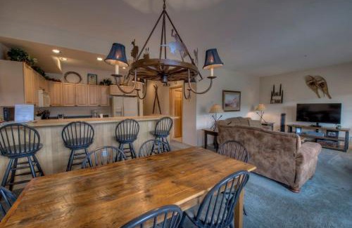 Warrior's Mark House | The Cozy Corral Private Hot Tub Walk to Town