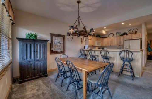Warrior's Mark House | The Cozy Corral Private Hot Tub Walk to Town