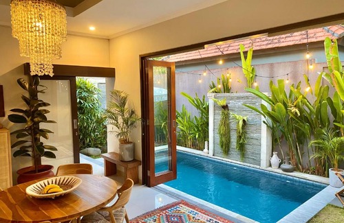 Batu Bolong Villa | - The Cozy Hub -