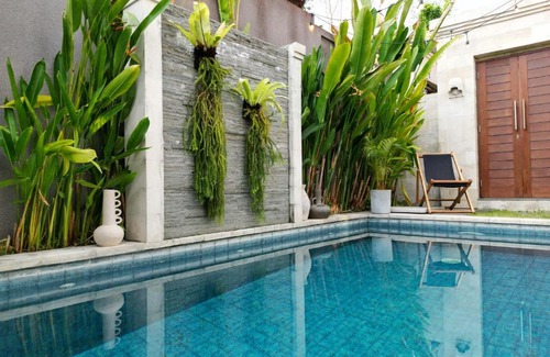 Batu Bolong Villa | - The Cozy Hub -