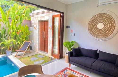 Batu Bolong Villa | - The Cozy Hub -