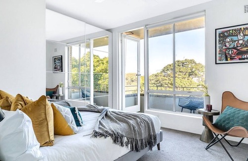 Crows Nest Apartment | 'The Crows Nest' - Stylish & Chic, North Sydney