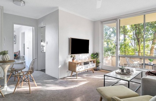 Crows Nest Apartment | 'The Crows Nest' - Stylish & Chic, North Sydney