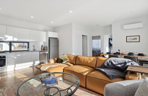Jindabyne Apartment | The Crystal Palace 2, pet friendly 2 bedroom apartment