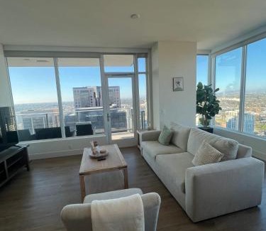 Civic Core Apartment | The Daisy Bright 2BR Stay in Downtown San Diego