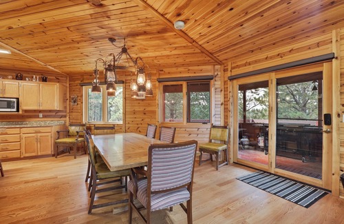 Rapid City House | The Dakota Hogan Amazing views and close to Lake Pactola!