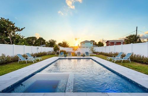 Delray Beach House | The Delray Twin Cottages Retreat 4 bedrooms Heated Pool and Spa Oasis