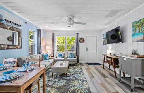 Delray Beach House | The Delray Twin Cottages Retreat 4 bedrooms Heated Pool and Spa Oasis