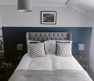 Lamphey Hotel | The Dial inn
